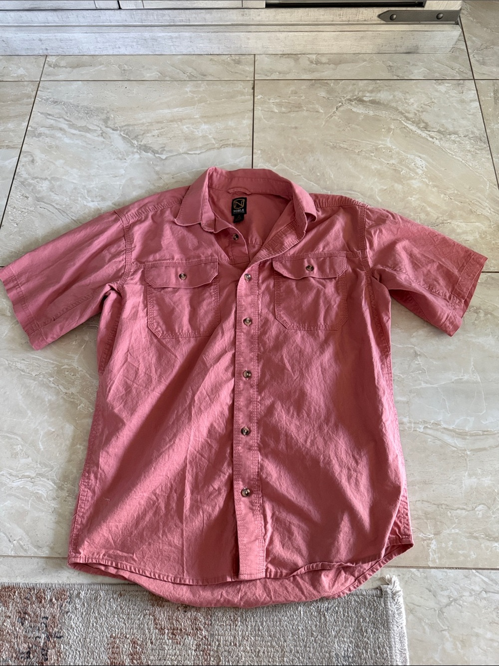 Men's Short-Sleeve Button-Down Shirt in Rose Pink